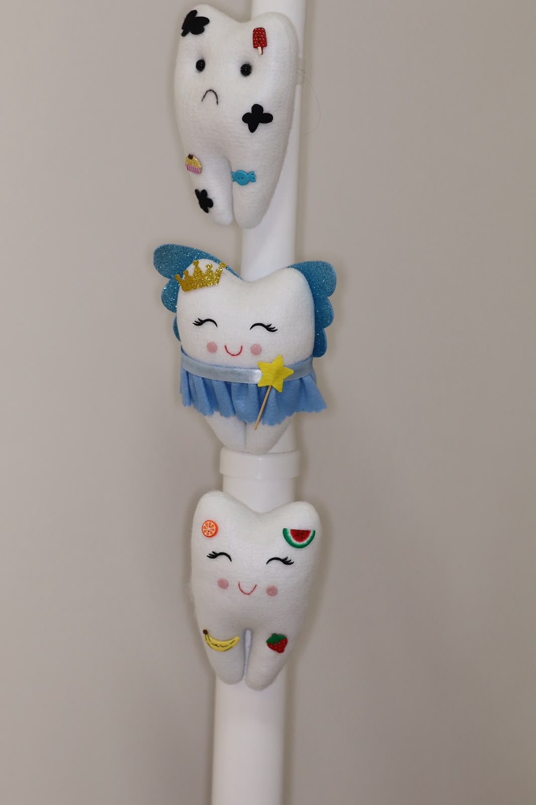 Dentinhos de pelúcia decorativos do consultório