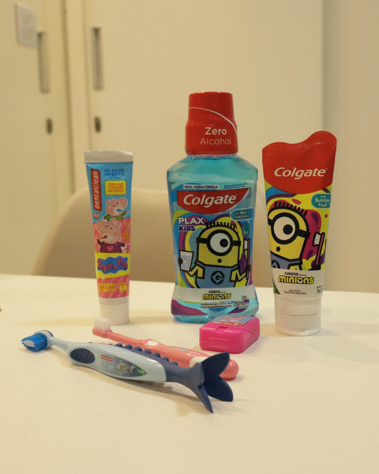 Kit de higiene bucal infantil: escova, creme dental e enxaguante